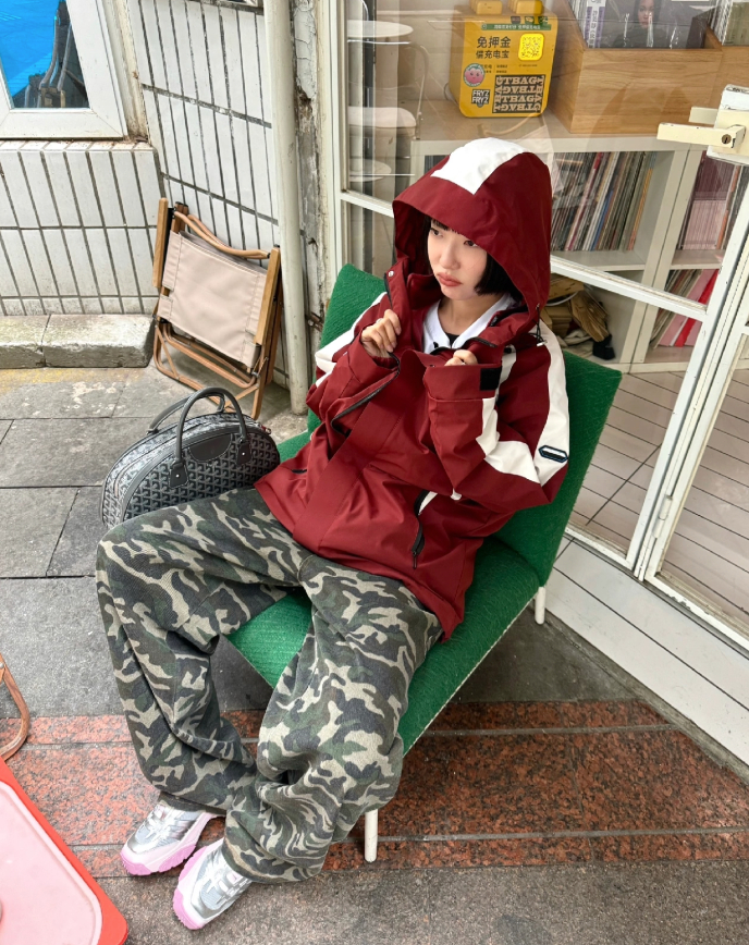 单件折算下来才29.9r 男女同款的 还是不容易撞衫撞款的酒红色 - 86线报