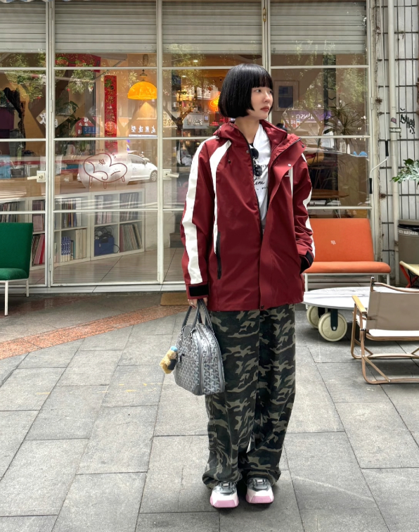 单件折算下来才29.9r 男女同款的 还是不容易撞衫撞款的酒红色 - 86线报