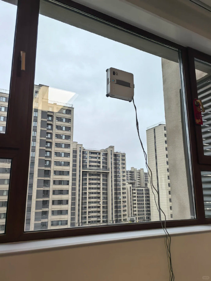 科沃斯喷水智能擦窗机器人 999元 - 线报酷