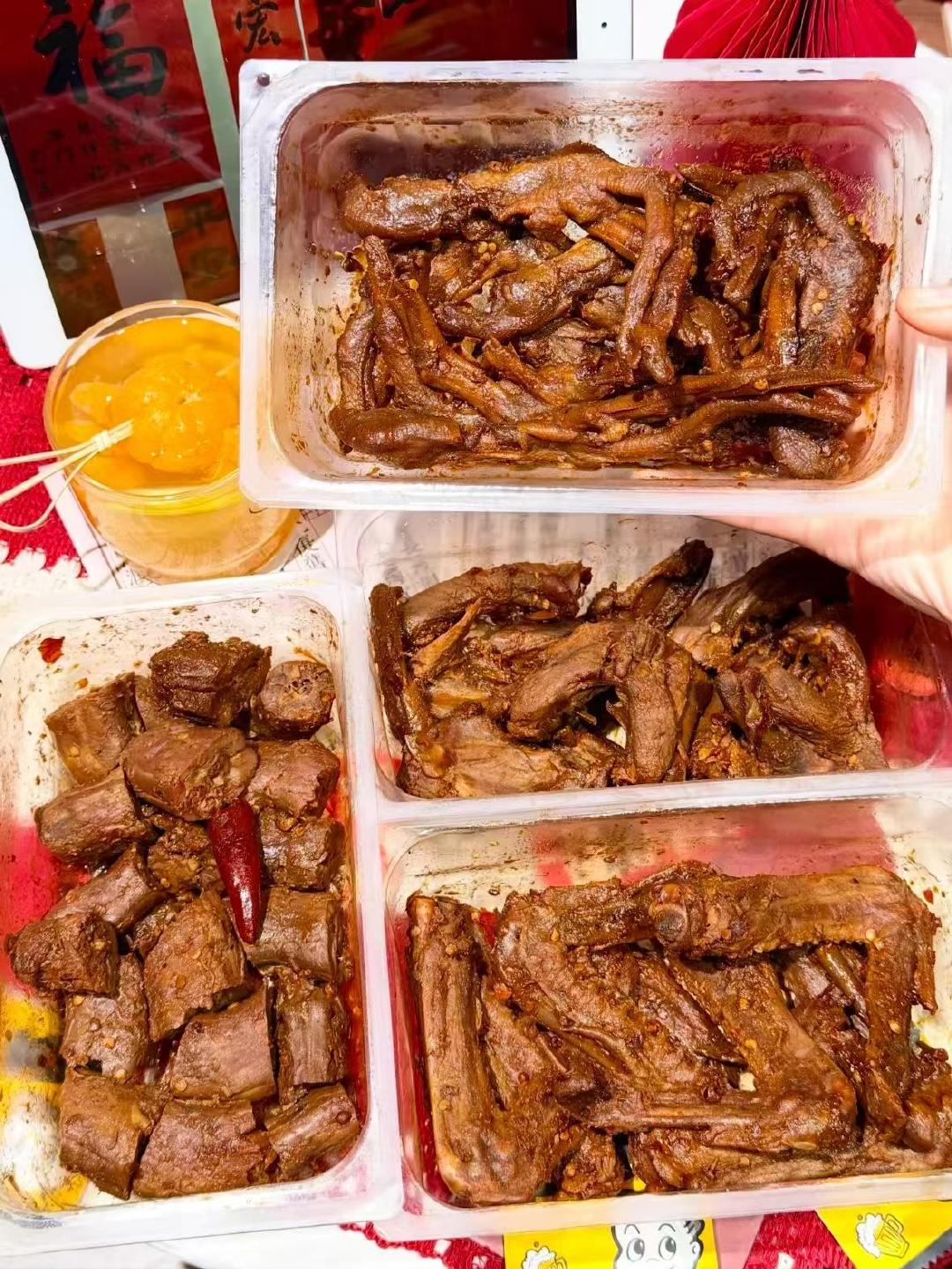 周黑鸭鸭货卤味拍4盒赠手撕鸡脖40g 39.2元 - 线报酷
