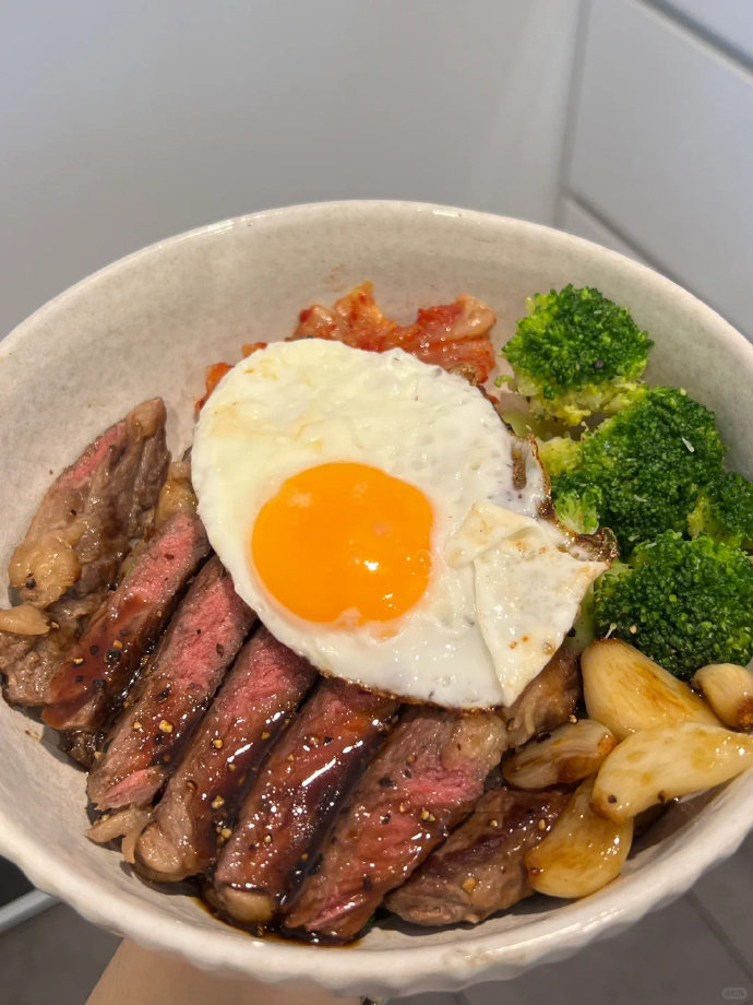 小牛凯西菲力牛排65g*10片 赠烤肠250g+黑椒酱20g*5+刀叉 61元 - 86线报