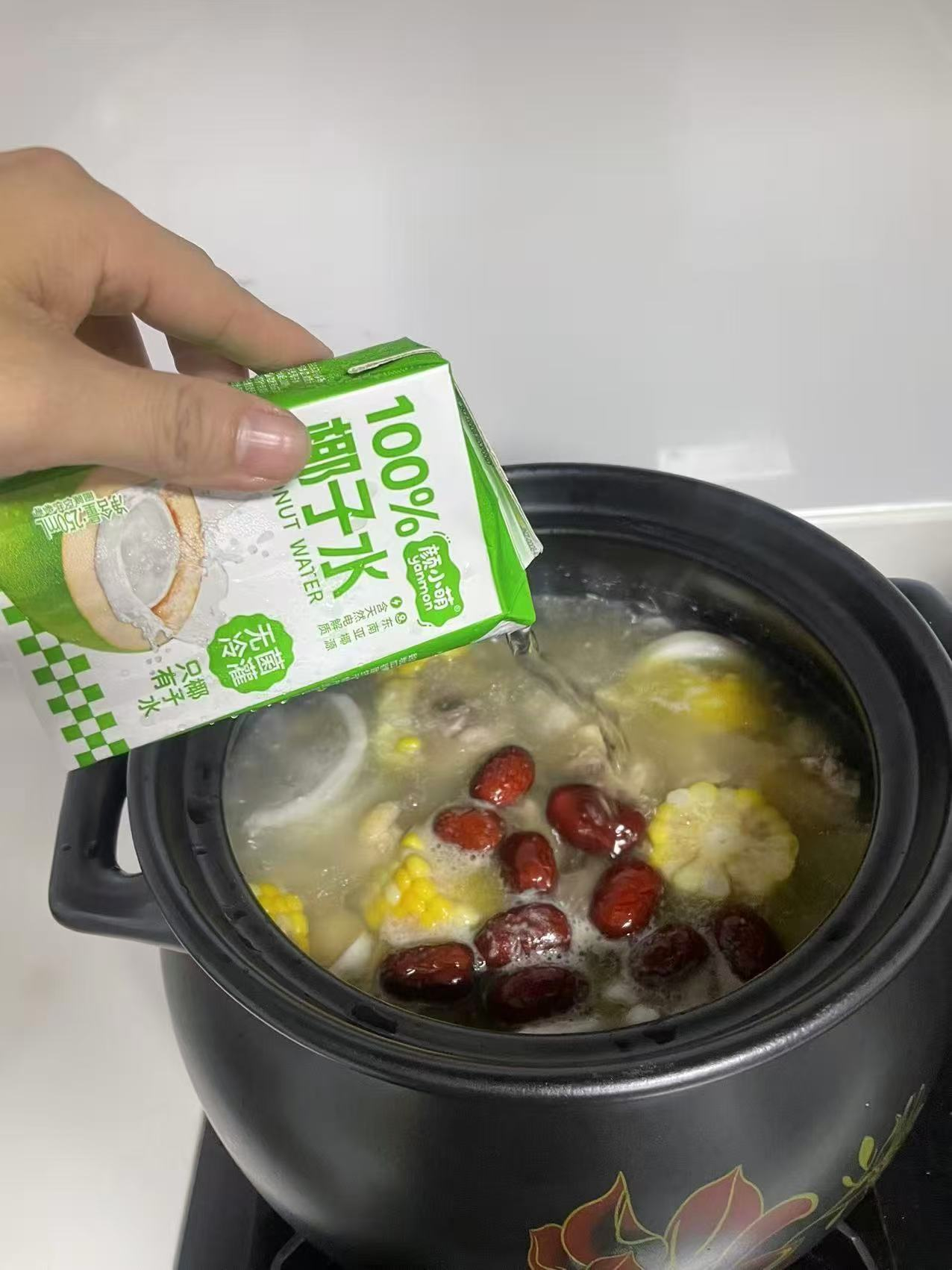 颜小萌椰子水250ml*10盒 15.9元，颜小萌椰子水250ml*10盒*2箱 25.99元 - 86线报
