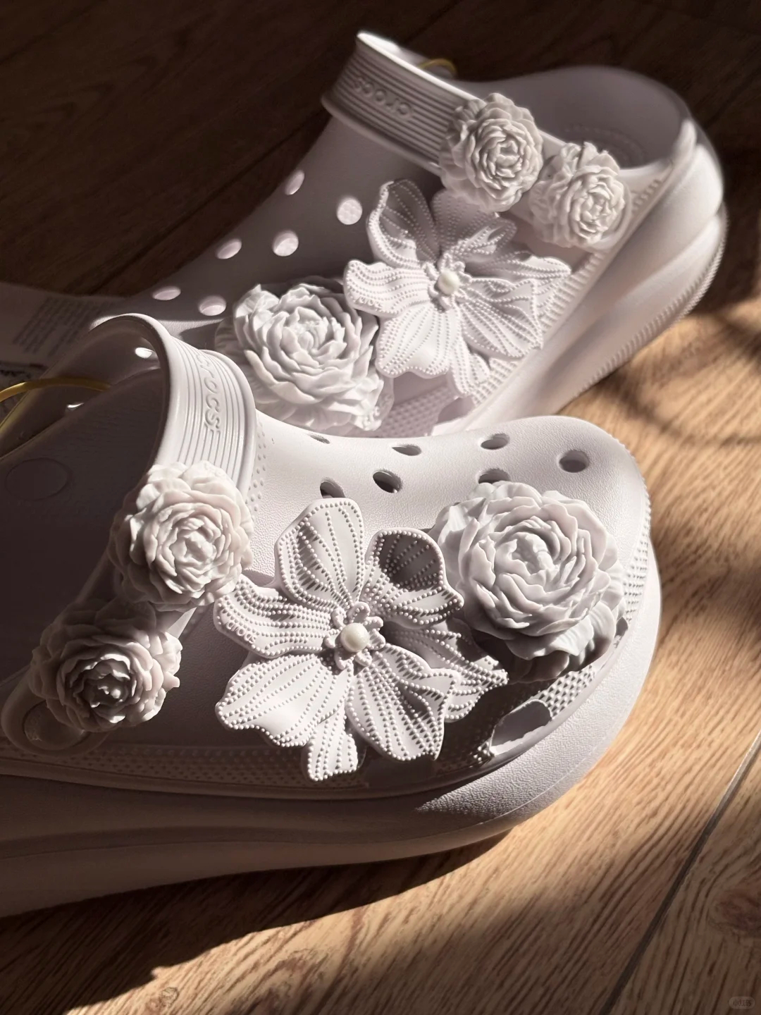 crocs泡芙葡萄冰洞洞鞋 337元 - 86线报