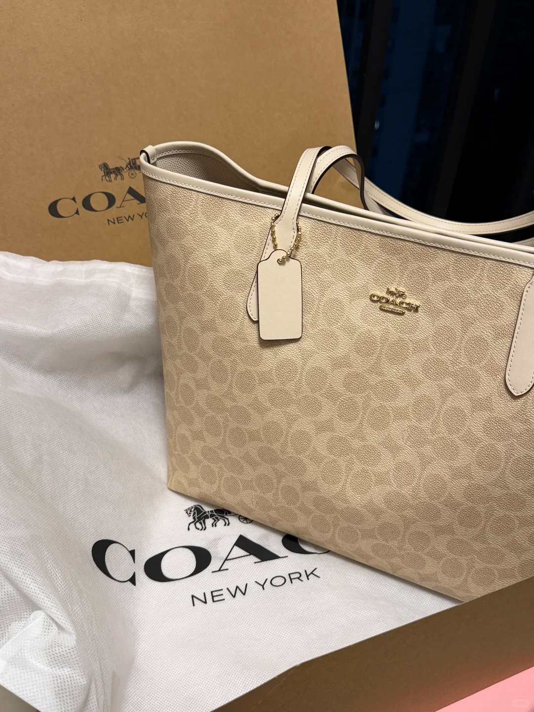 coach蔻驰city33大号托特包 1143元 - 86线报