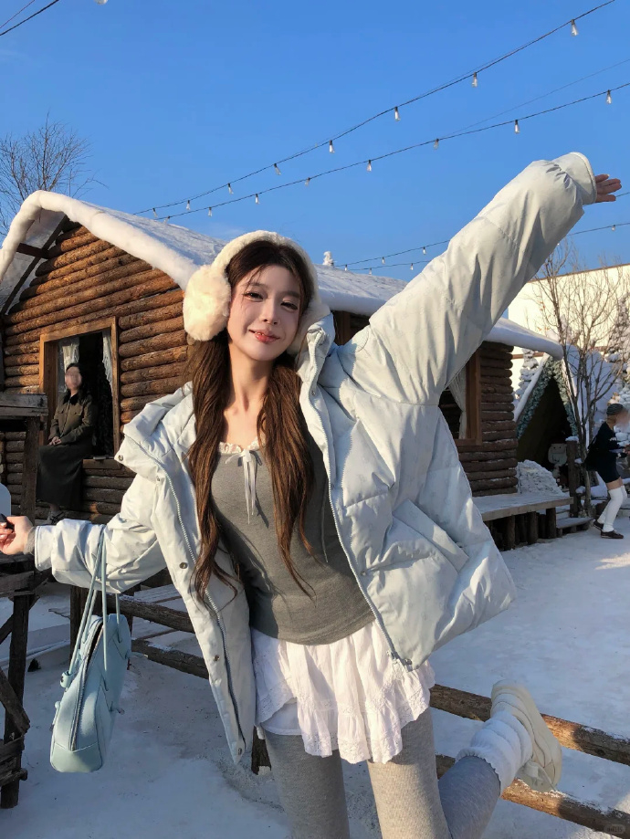 波司登90鹅绒轻薄菱格纹短款羽绒服女 309元，波司登90绒加厚脱卸帽宽松短款羽绒服女 599元 - 86线报