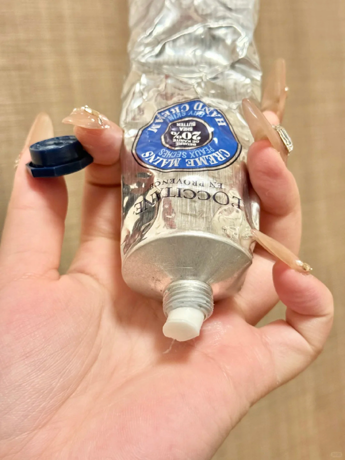 欧舒丹樱花乳木果护手霜150ml 122元 - 折送网 欧舒丹樱花乳木果护手霜150ml 122元 - 折送网