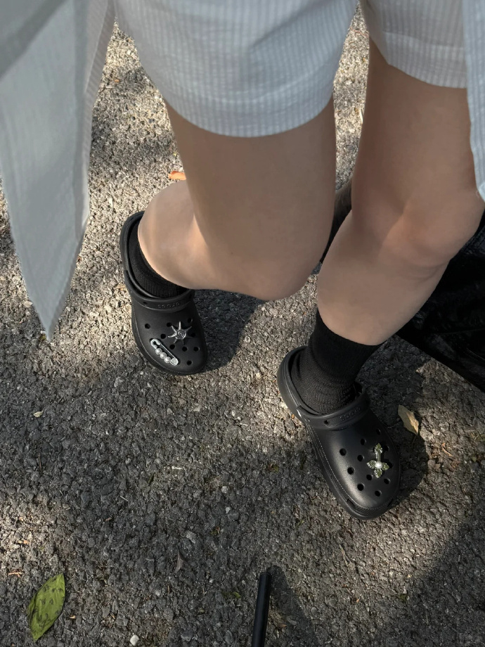 Crocs经典洞洞鞋 208元 - 86线报