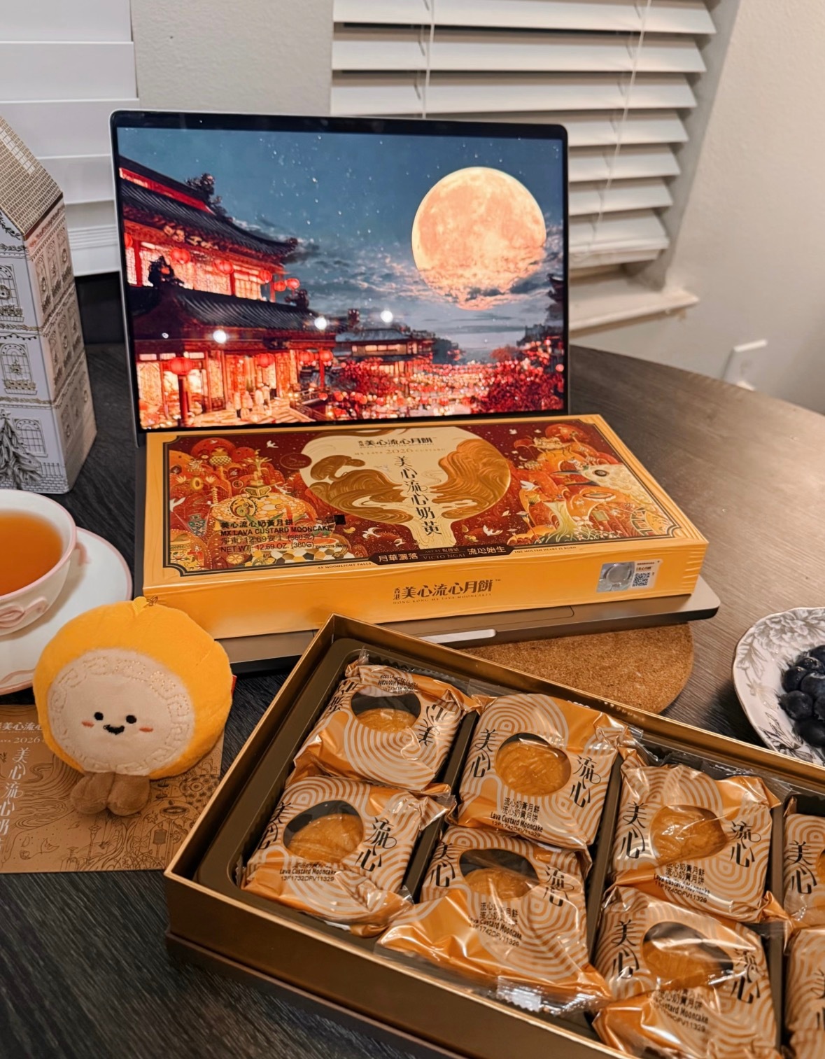159????流心草莓奶黄月饼+港风中秋月饼+赠保温杯 线下一盒月饼就得要298了 - 折送网