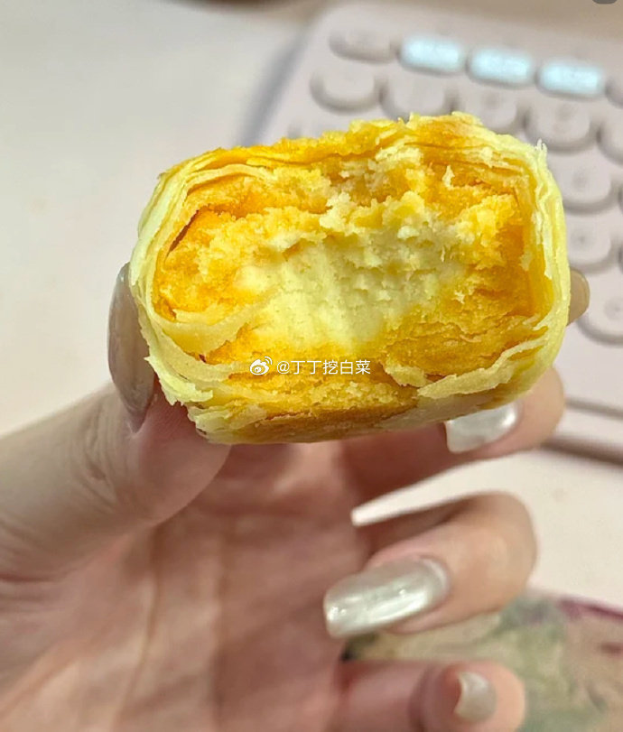 奶香浓郁吃了还想吃 26.9 鲍师傅 芝士蛋黄酥300g 口感奶呼呼的 - 折送网 奶香浓郁吃了还想吃 26.9 鲍师傅 芝士蛋黄酥300g 口感奶呼呼的 - 折送网