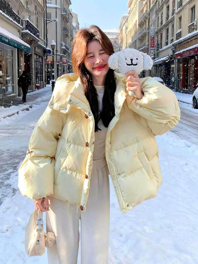 🔥𝟏𝟓𝟑 鸭鸭 短款宽松羽绒服 ‼️多色可选 上身显瘦又保暖 ​​​ - 86线报