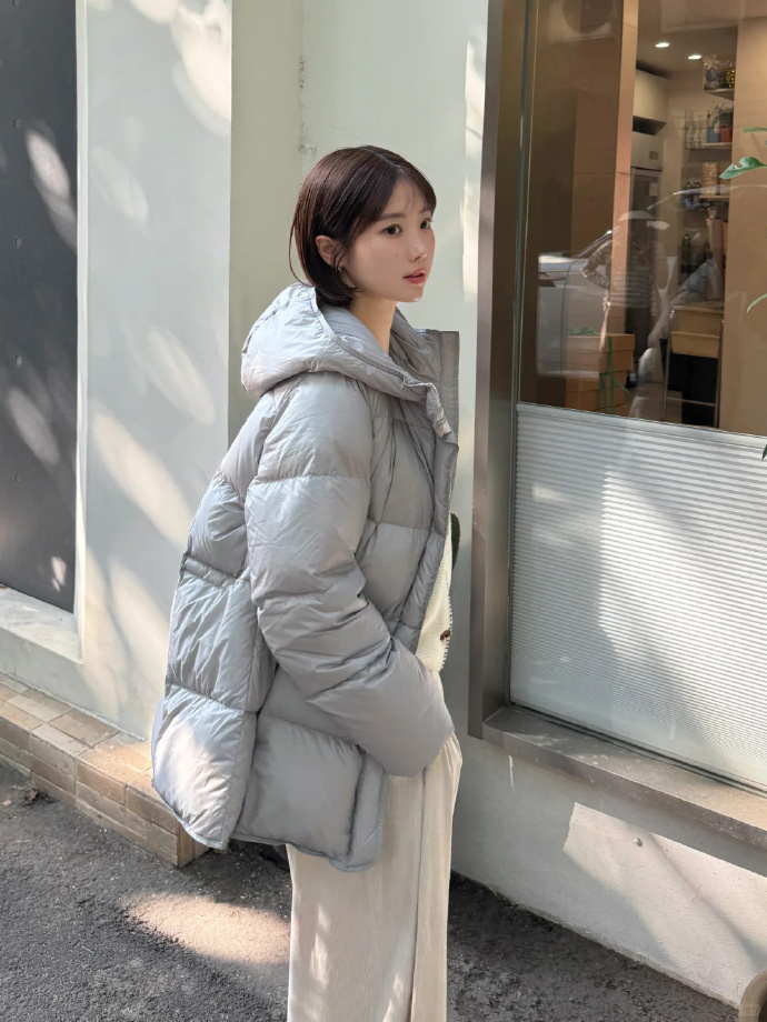 坦博尔软fufu的蓬松羽绒服女 419.4元 - 86线报