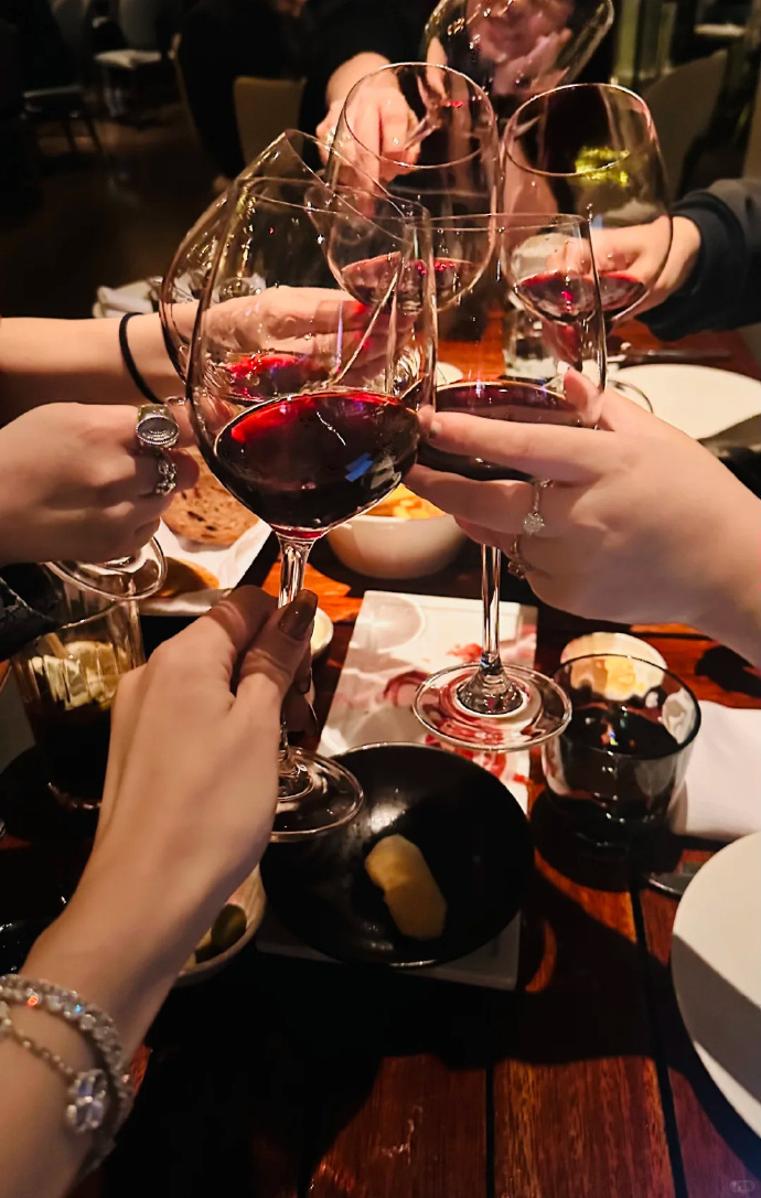 蕾拉礼盒葡萄酒750ml*2支 138元，蕾拉干红葡萄酒750ml*6支 149元 - 86线报