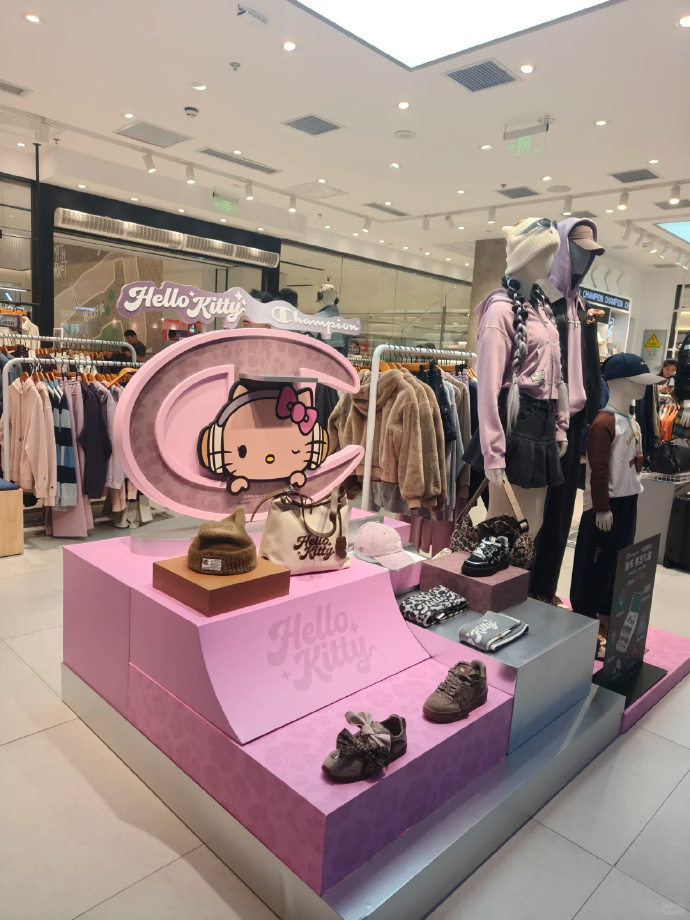 Champion Hello Kitty联名款hobo包 250元 - 线报酷 Champion Hello Kitty联名款hobo包 250元 - 线报酷