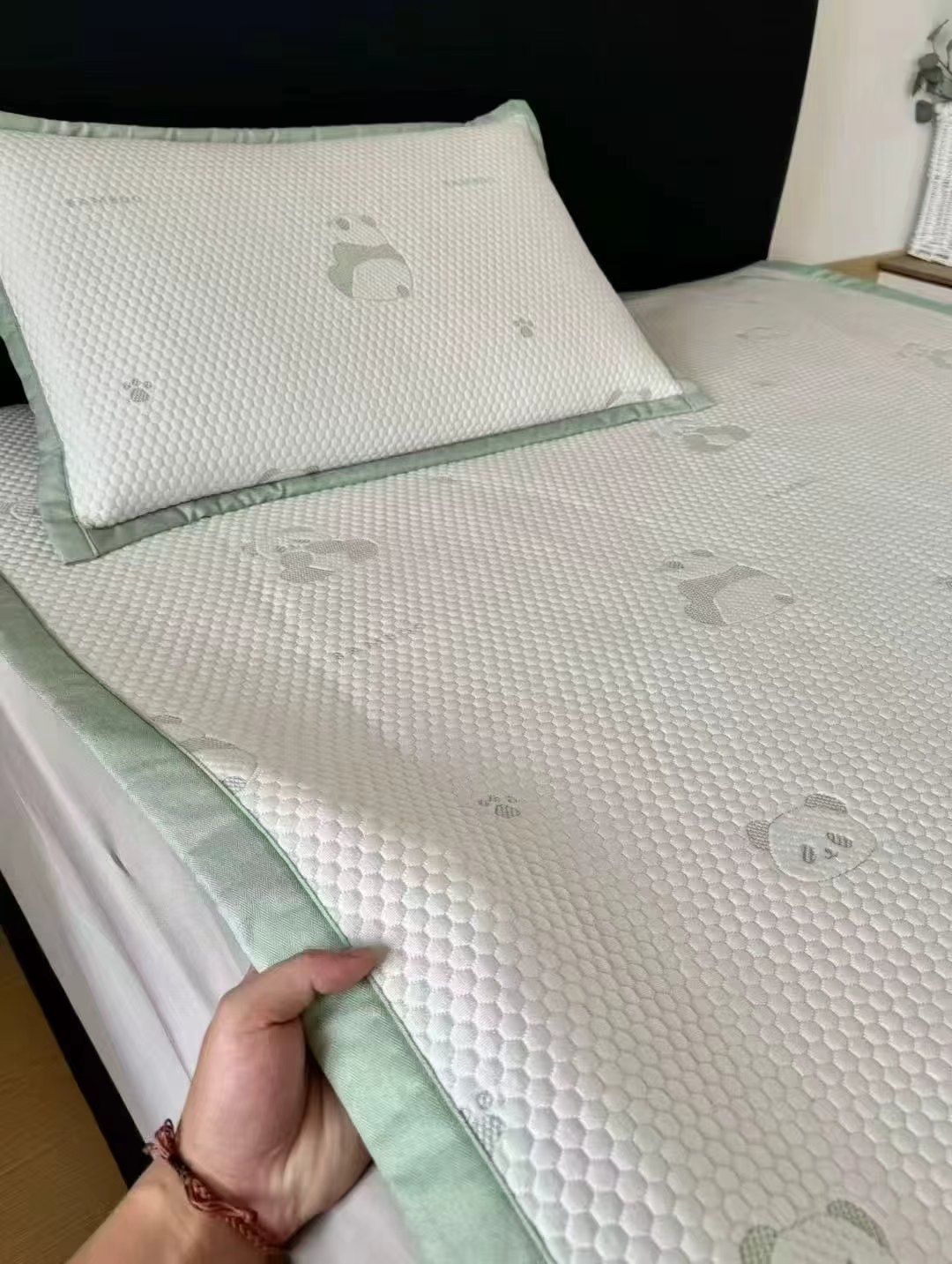 婧麒冰豆豆凉席单凉席 47.9元，婧麒冰豆豆凉席三件套 55.9元 - 美泡泡