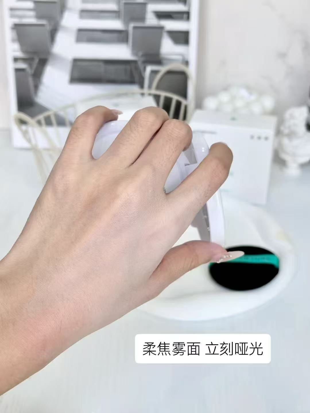 花间颂粉饼组合赠粉扑1+拇指粉扑+细节刷 35.9元，定妆粉加赠 35.9元 - 86线报
