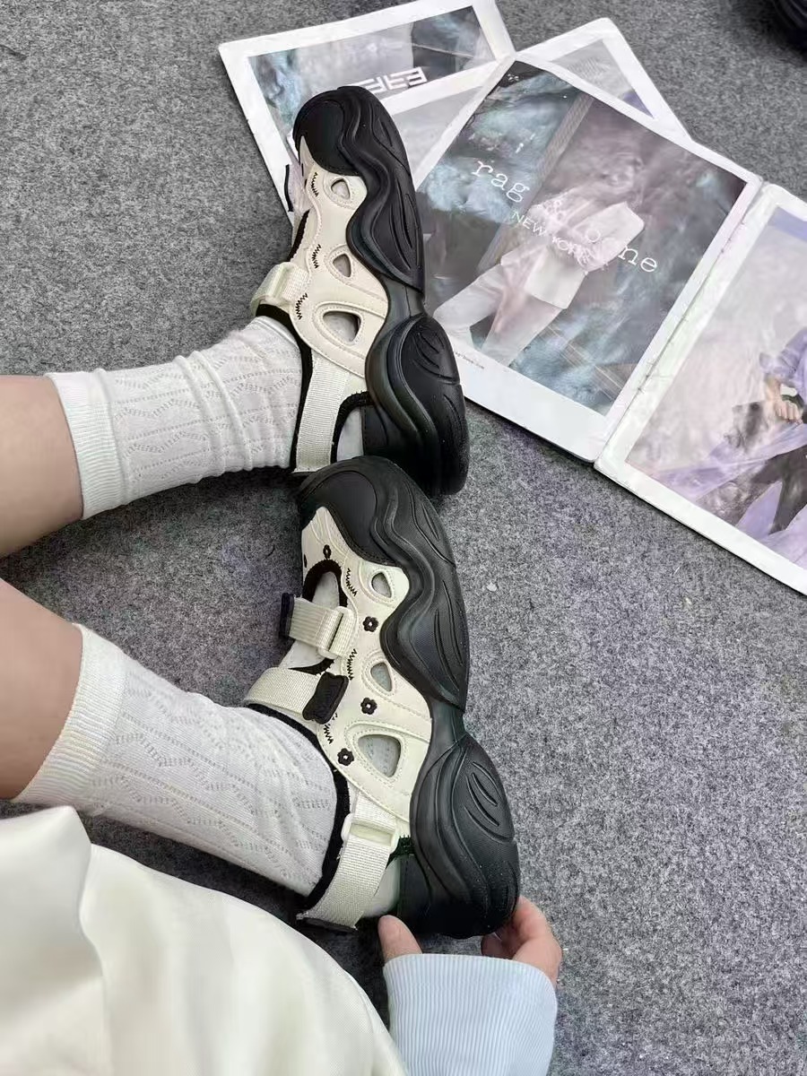 骆驼玛丽珍丑萌凉鞋 133元 - 86线报