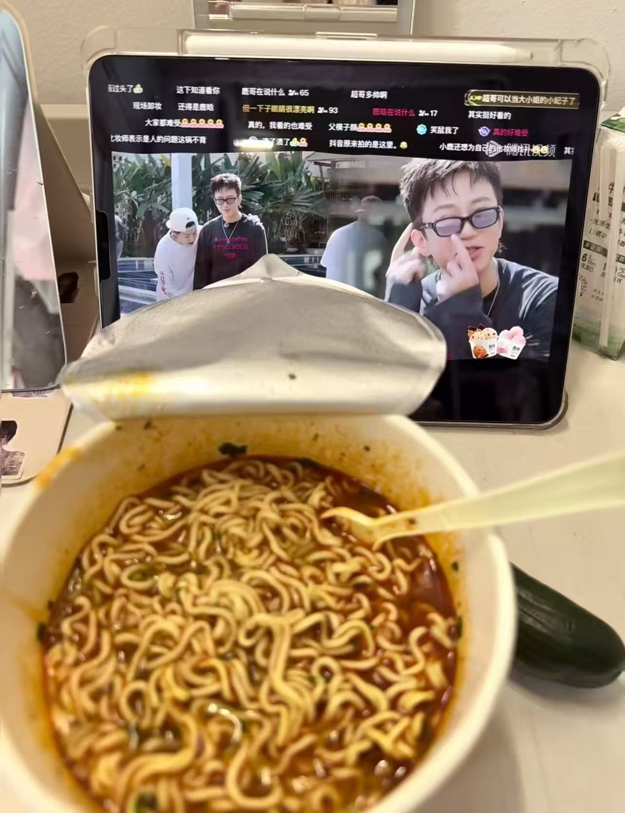 白象经典桶装方便面多口味12桶 25.7元 - 86线报