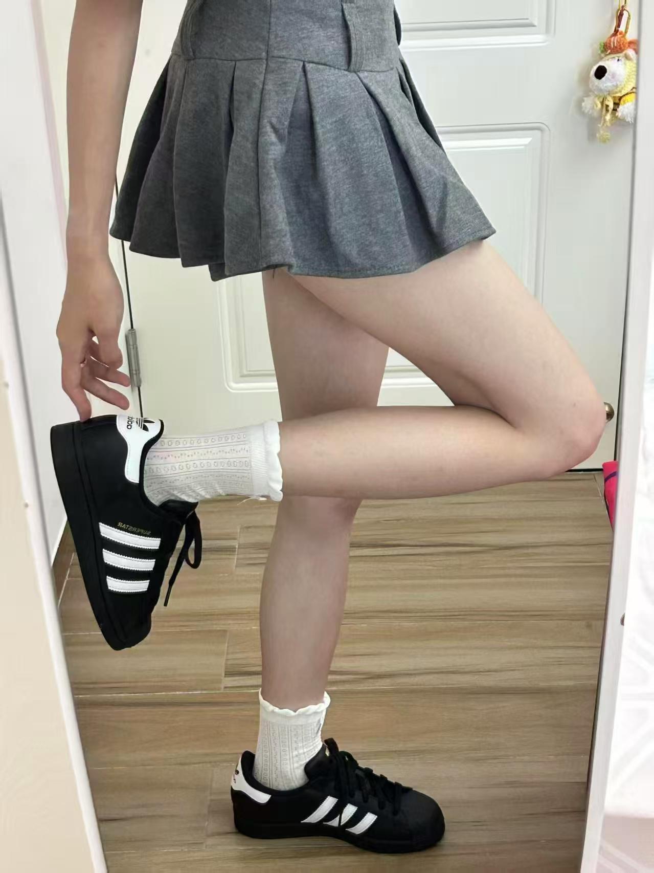 Adidas三叶草贝壳头运动鞋 324元 - 86线报