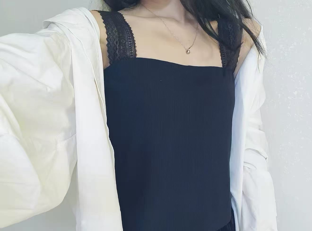 伊维斯蕾丝吊带打底衫 125.5元 - 86线报