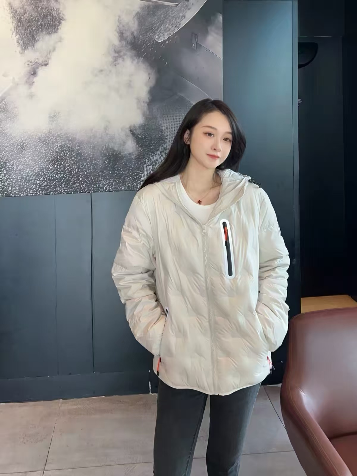 美力城短款轻薄鹅绒服 151.7元 - 86线报