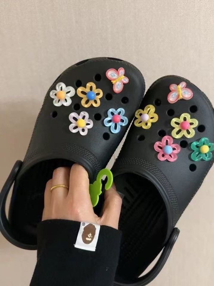 卡骆驰经典花园洞洞鞋 199元 - 86线报