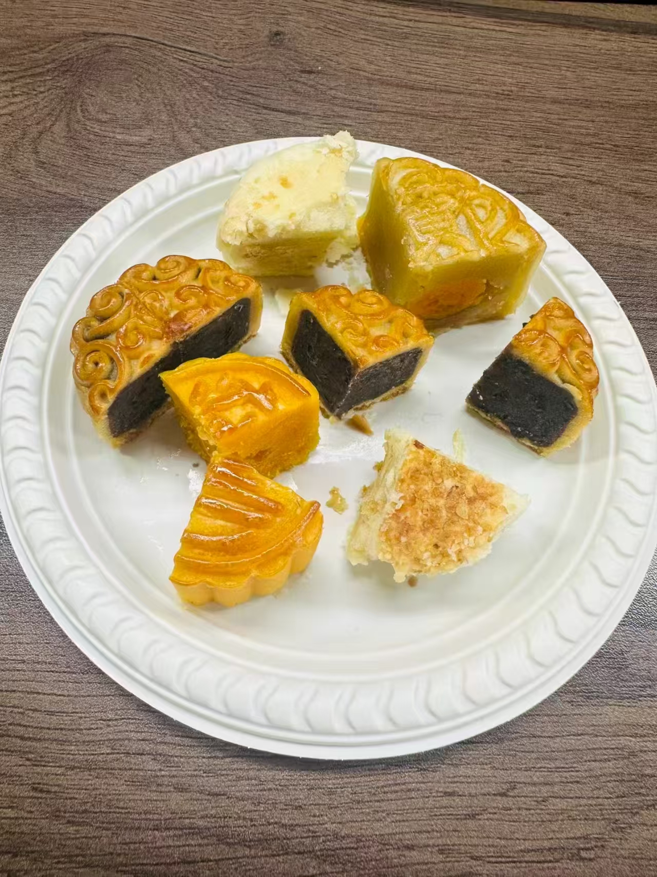 良品铺子良辰月知秋礼盒420g 24.9元，良品铺子良辰月飞花礼盒510g 29.9元 - 线报酷