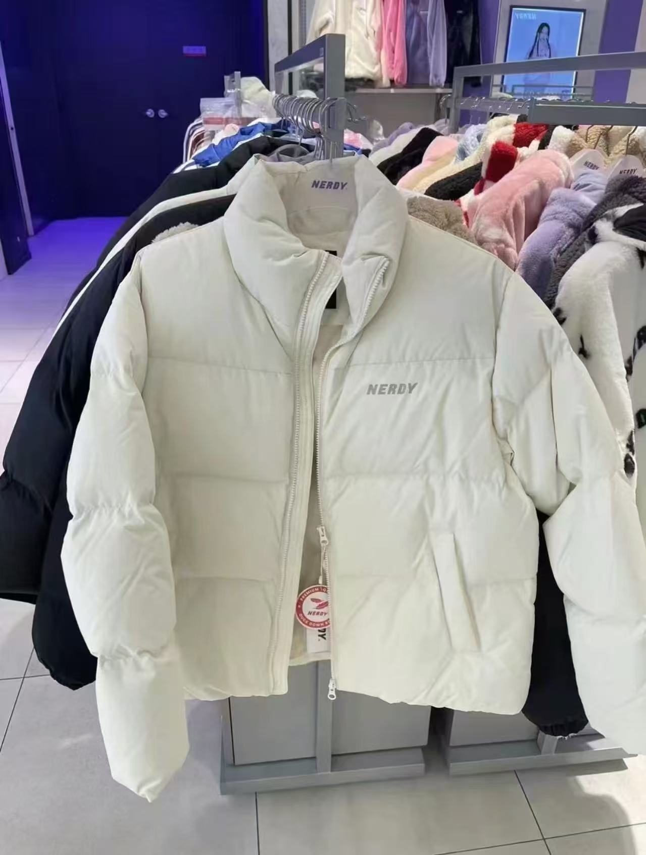 波司登立领羽绒服 249.9元 - 86线报
