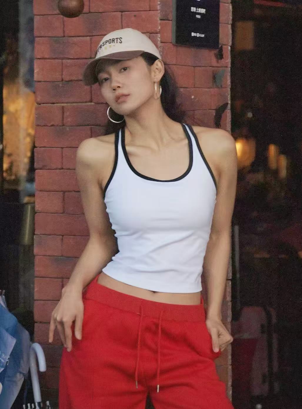 千奈美竖纹弹力可外穿背心 29元，千奈美竖纹肌理运动背心 29元 - 线报酷