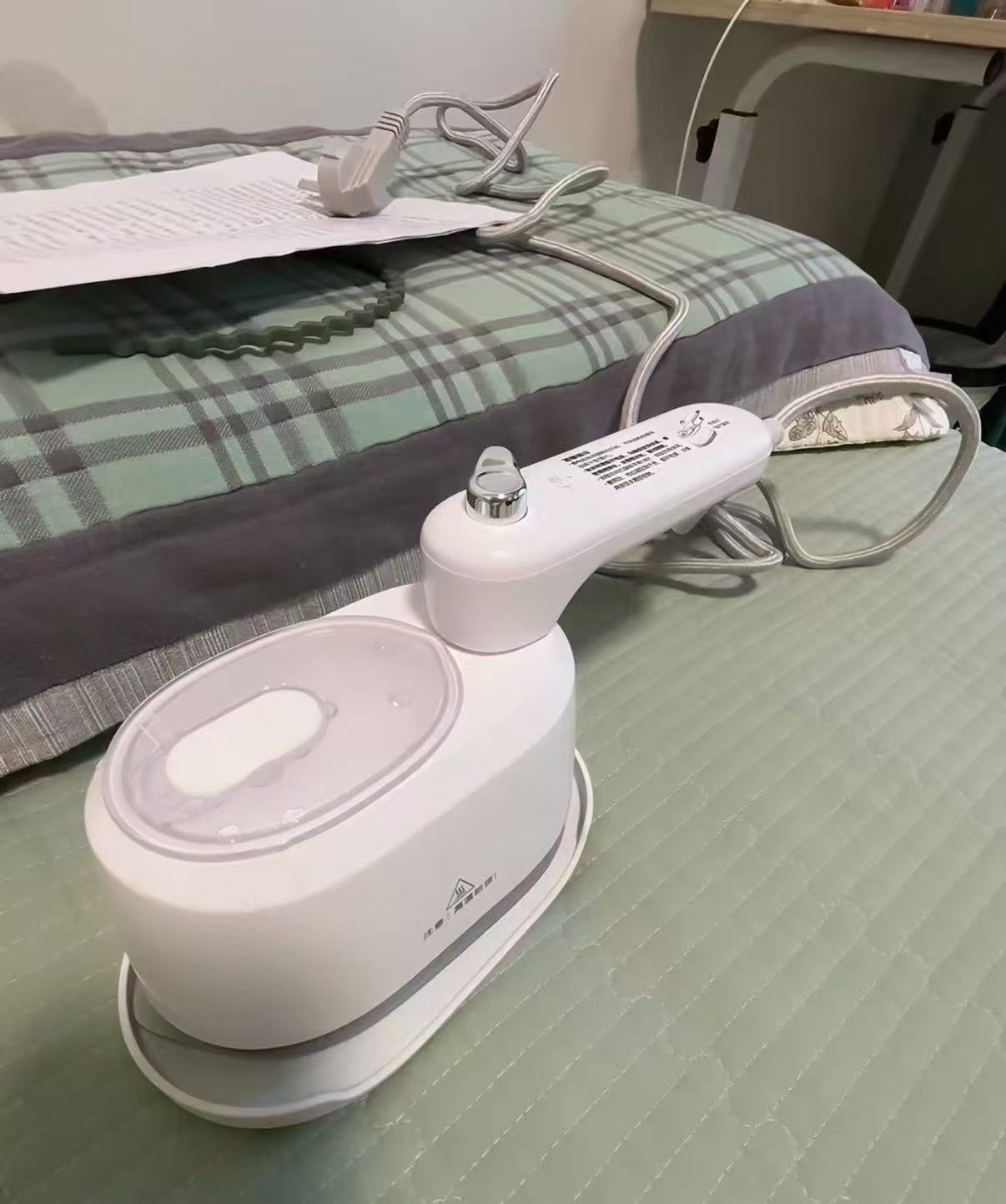 美的蒸汽熨斗小型手持挂烫机家用烫衣服宿舍神器新款便携式熨烫机 63.6元 - 86线报