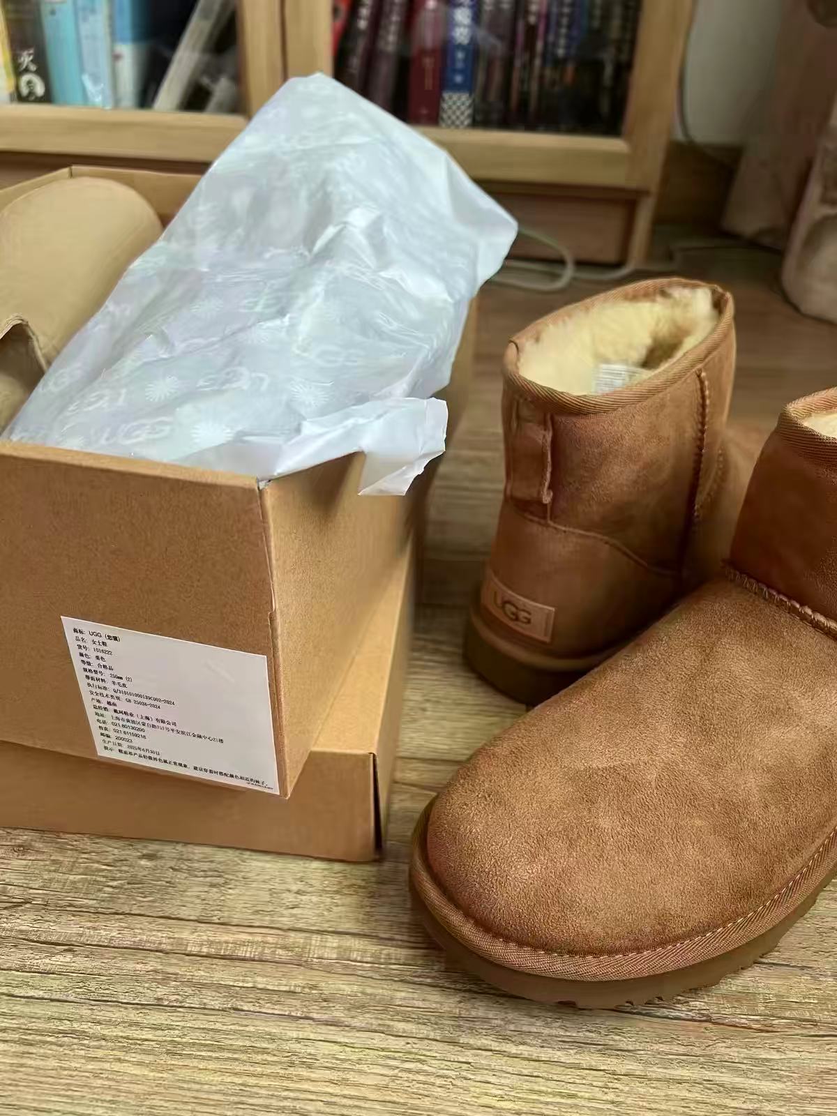 UGG冬季女士休闲舒适平底圆头纯色保暖经典迷你短靴1016222 1222元 - 线报酷
