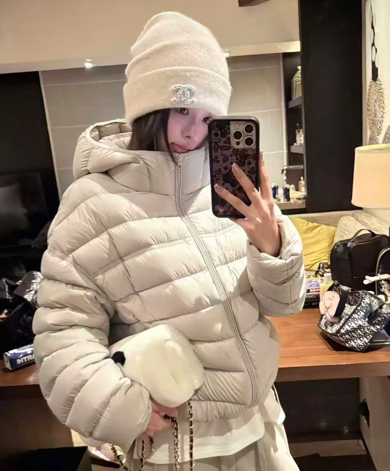LILY26冬新款简约轻薄短款宽松通勤90绒排骨羽绒服外套女 324元 - 86线报