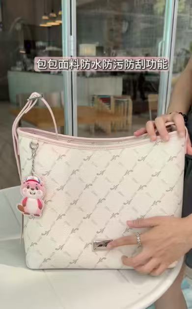 Avia/爱威亚老花防水PVC单肩hobo包大容量女2026新款 114.1元 - 86线报