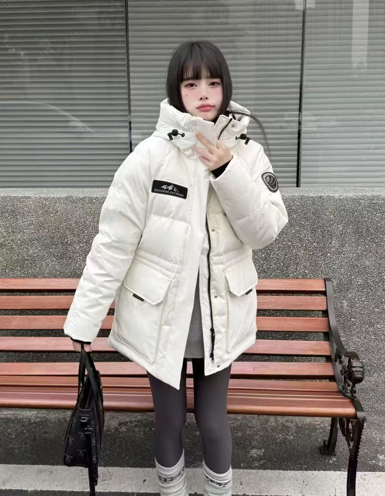 波司登奥莱冬连帽防风蓄收腰女极寒厚羽绒服外套 938元 - 86线报