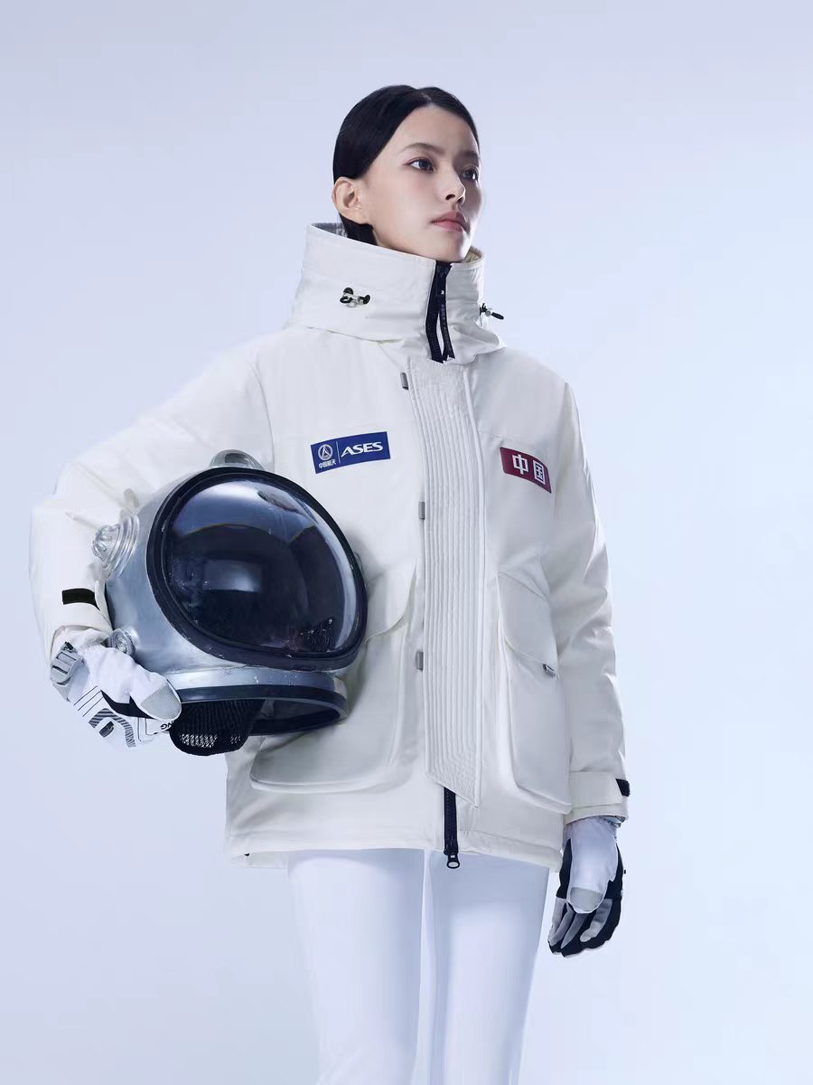 波司登冬男户外运动连帽短款工装风厚羽绒服 468元 - 线报酷