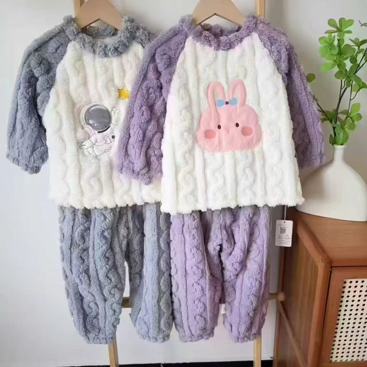 小猪大卫秋冬居家服男女宝宝可爱珊瑚绒圆领分体套装2件套90-120c 29.9元 - 86线报