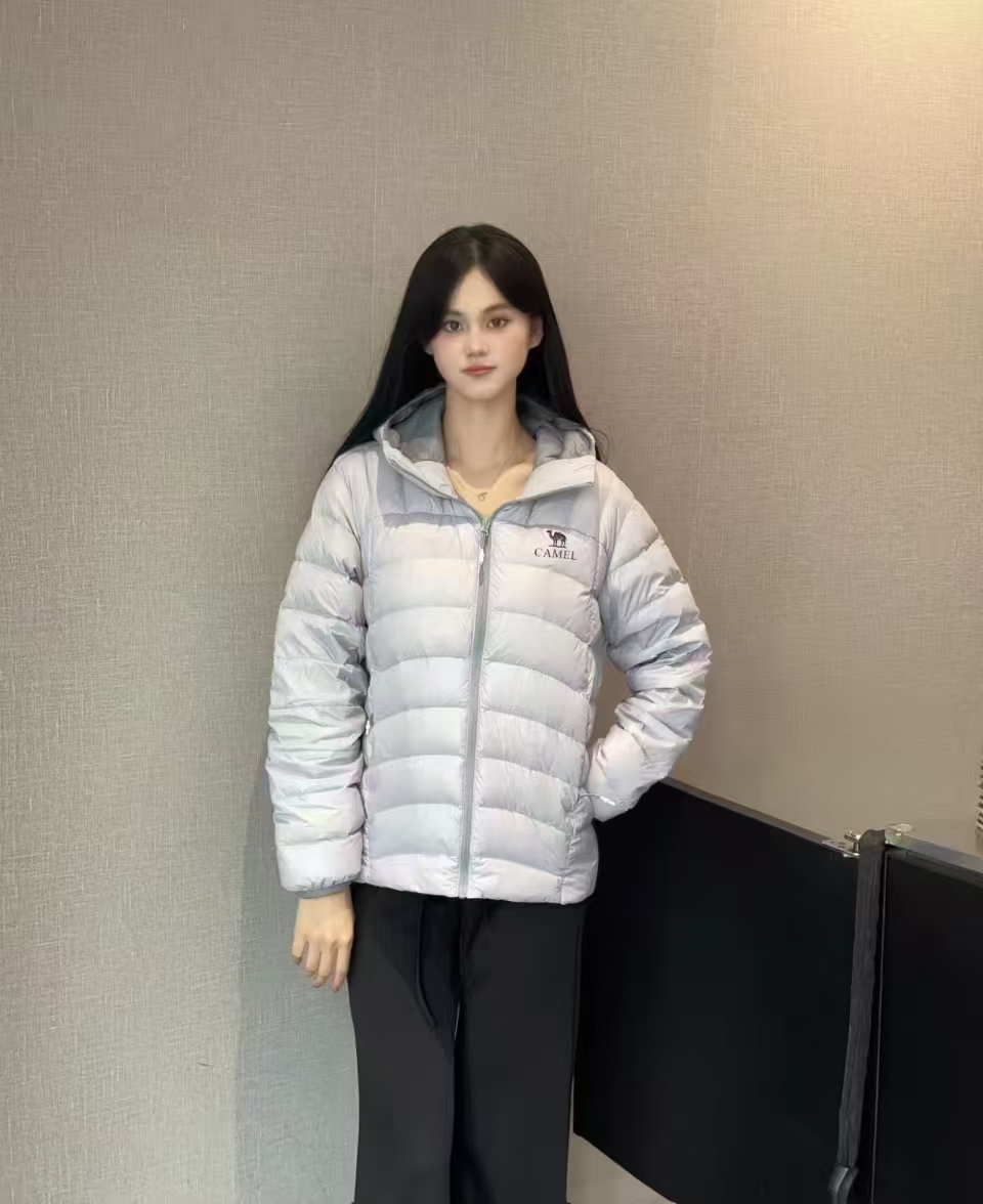 骆驼羽神Air鹅绒服亮面连帽秋冬户外轻薄排骨保暖男女 225元 - 线报酷