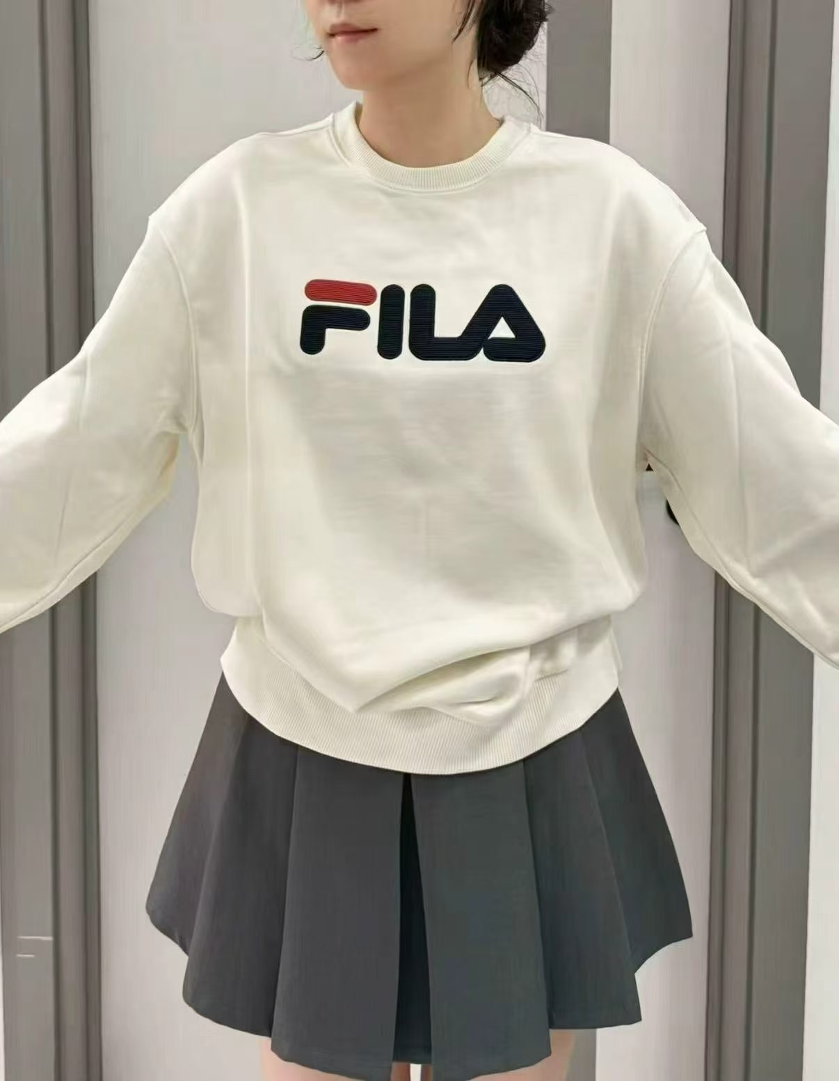 斐乐出彩卫衣男女同款加绒长袖T恤 166元 - 86线报