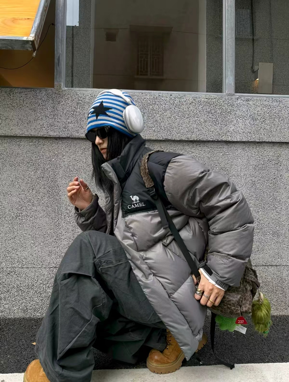 骆驼户外羽绒服女冬季2026加厚保暖羽绒衣防风登山女士面包服 281元 - 86线报