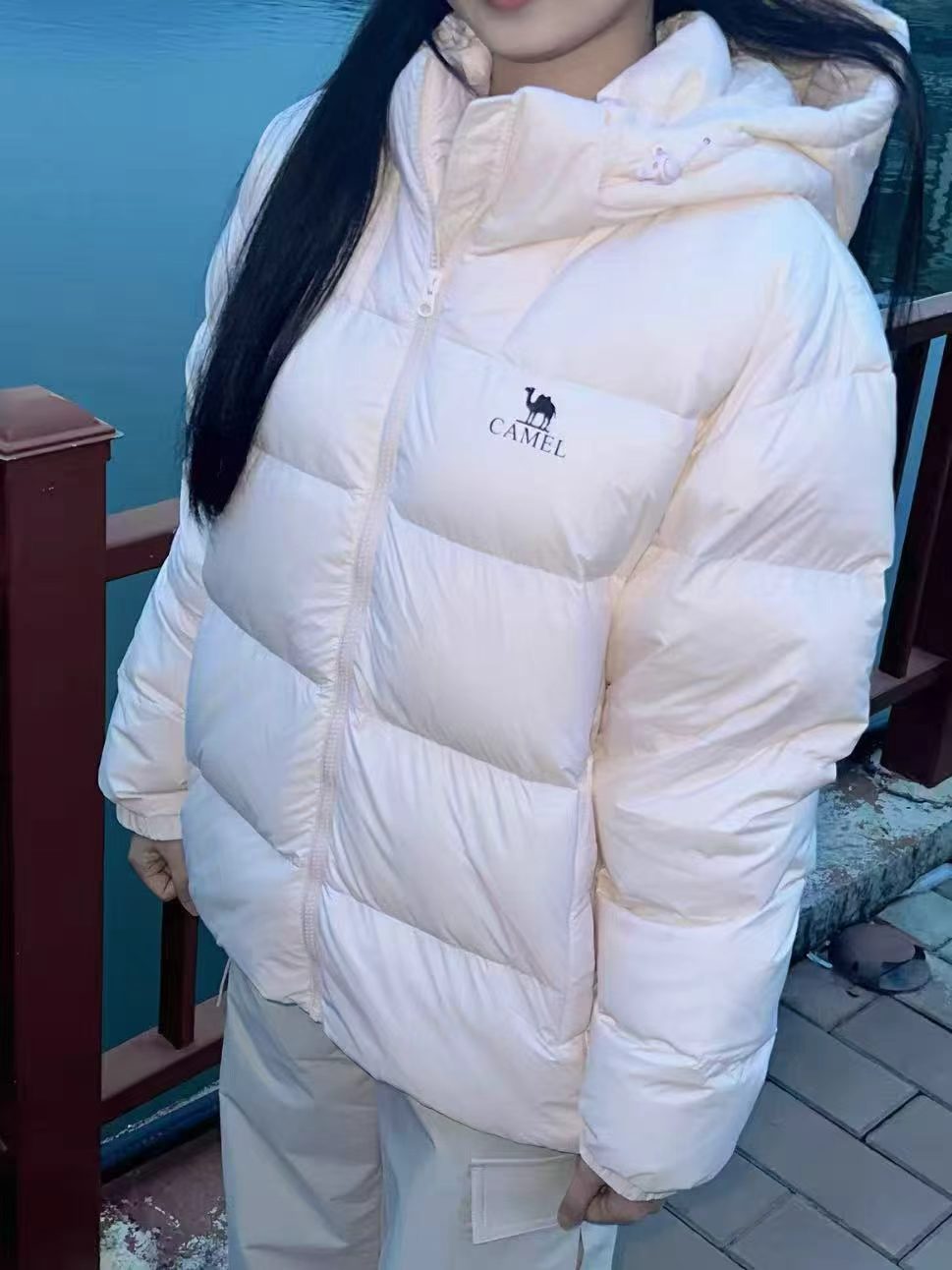 骆驼高蓬松羽绒服连帽面包服90绒鸭绒运动外套 368.23元 - 86线报