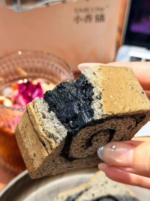 幸福西饼小香猫黑芝麻鲜奶小吐司面包办公室宿舍零食新鲜21天短保 图片 3