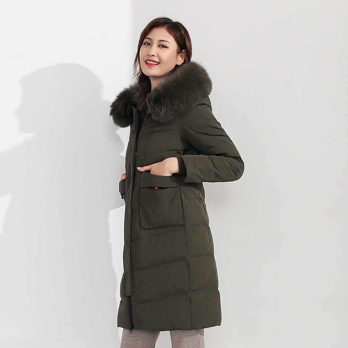 千仞岗反季商品-187g充绒中长款女士连帽外套大毛领羽绒服 199元 - 86线报