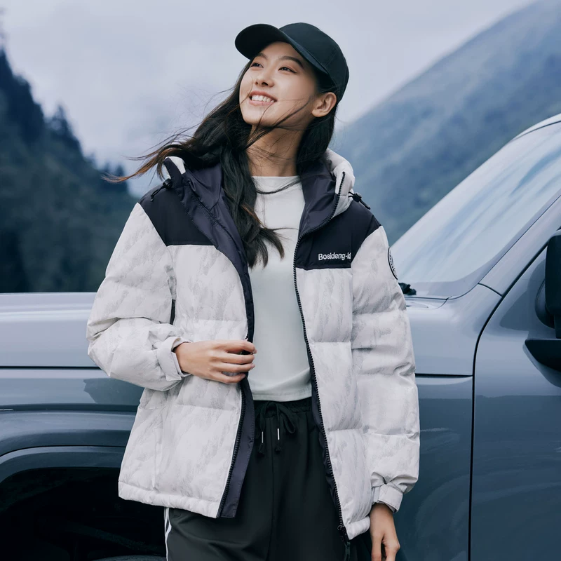 波司登奥莱冬短款连帽时尚运动羽绒服红色羽绒服 251.3元 - 86线报