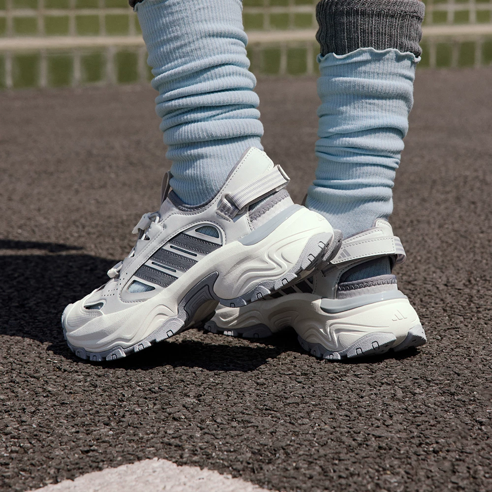 adidas运动精品系列男女通用运动凉鞋ONA68-2025B 274元 - 86线报 adidas运动精品系列男女通用运动凉鞋ONA68-2025B 274元 - 86线报