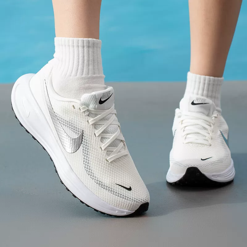 NIKE REVOLUTION 8女士运动鞋HJ8485-112 305元 - 86线报 NIKE REVOLUTION 8女士运动鞋HJ8485-112 305元 - 86线报