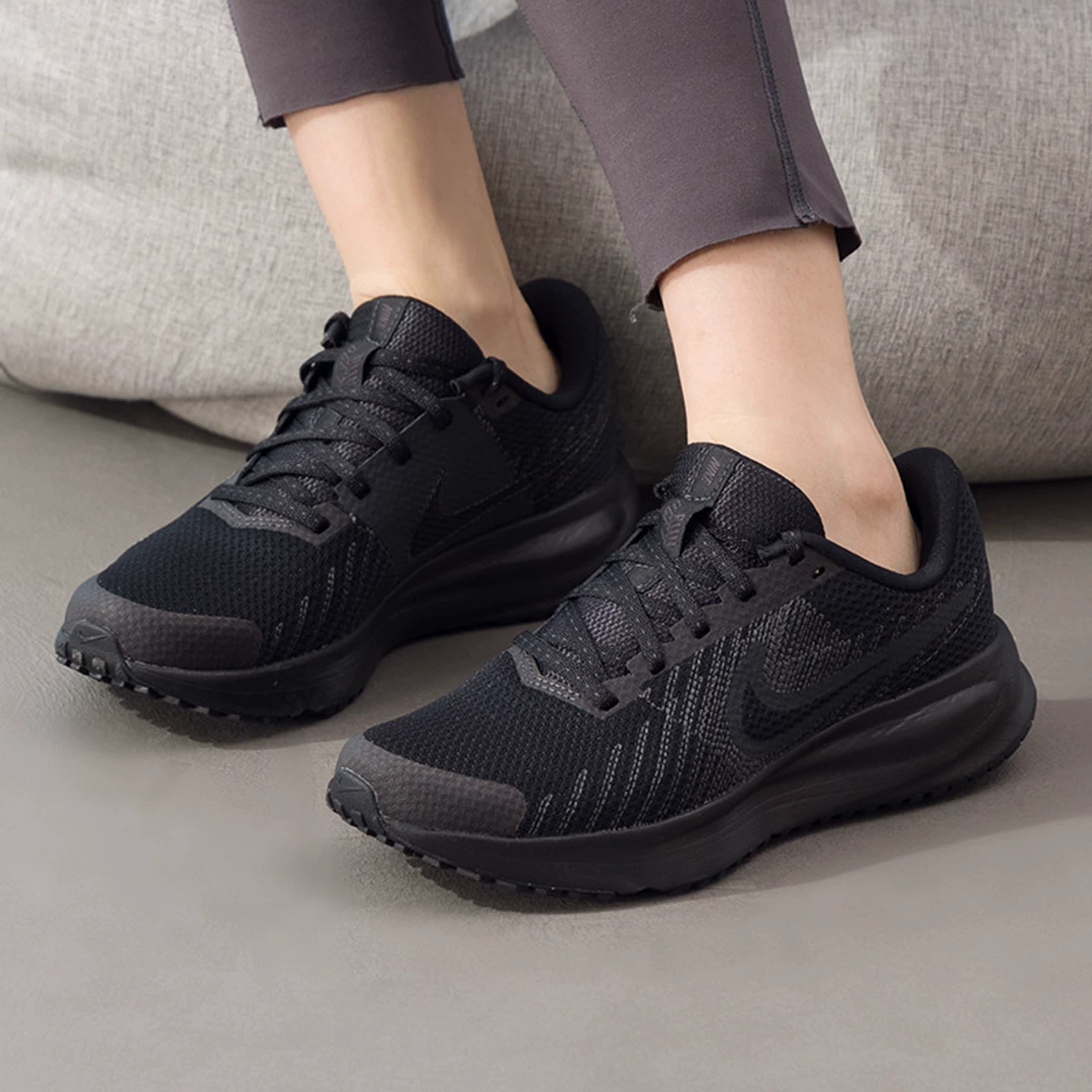 NIKE W NIKE JOURNEY RUN 男女通用跑步鞋 HJ8485-100 219元 - 86线报