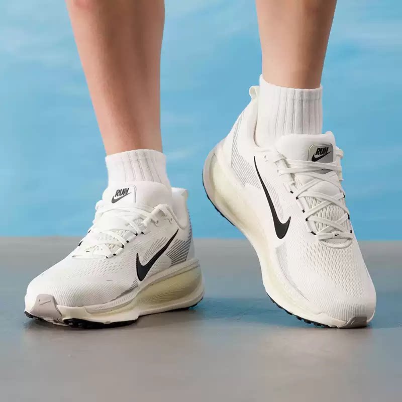 NIKE迈柔VOMERO 18运动训练公路跑步鞋HM6803-101 670元 - 86线报 NIKE迈柔VOMERO 18运动训练公路跑步鞋HM6803-101 670元 - 86线报