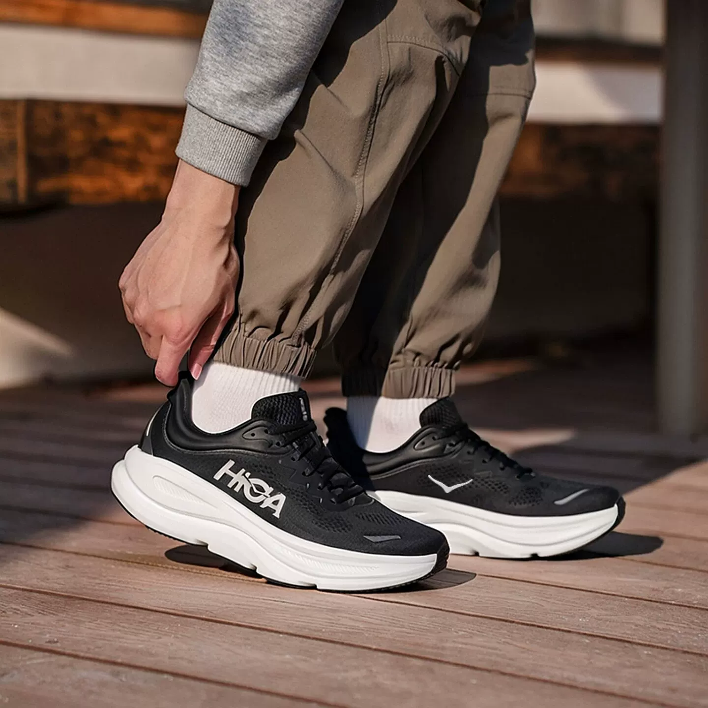HOKA BONDI 9邦代9男款跑步鞋 1162011-BWHT 831.45元 - 86线报