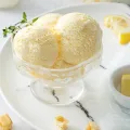 甄稀 yili 伊利 国产甄稀香草味冰淇淋 270克/杯 10.06元 图片 1