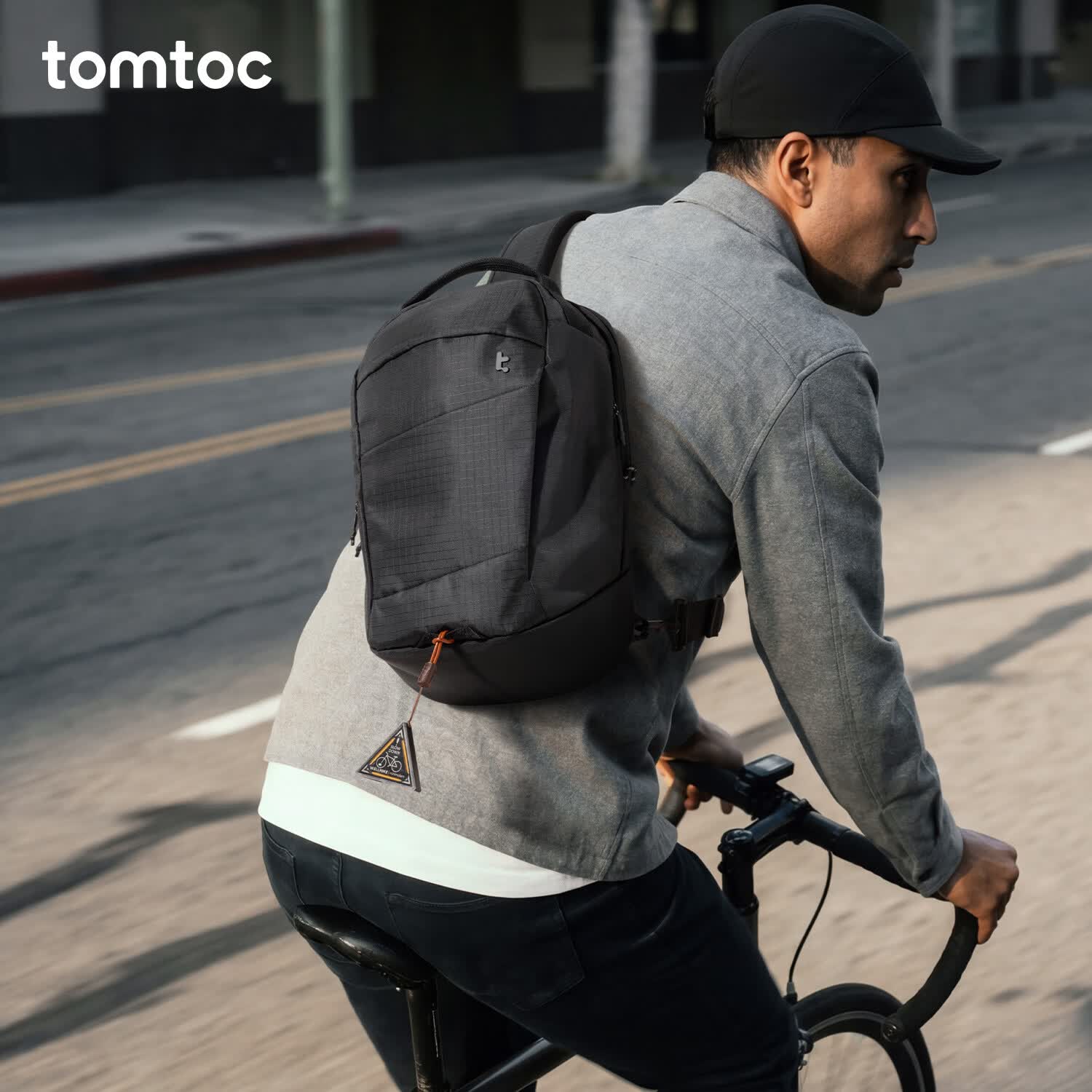 tomtoc T30轻量化 速黑 14英寸 男士斜挎包 316元 - 线报酷