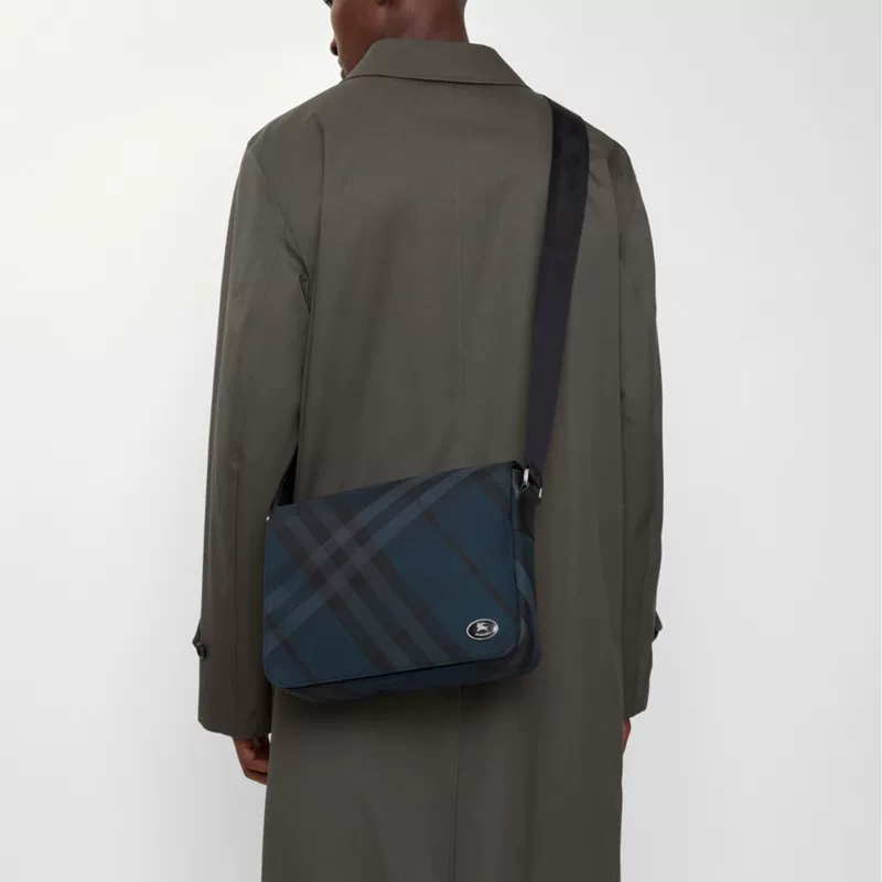 BURBERRY男士Grid信使包81146141 9450元 - 线报酷